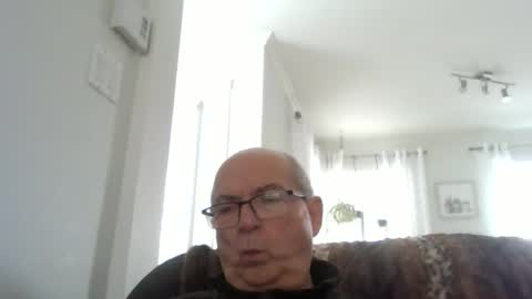 Snapshot of bernard1102 chatting on 04/15/26, 02:13 bernard1102 online show from 04/15/26, 02:13