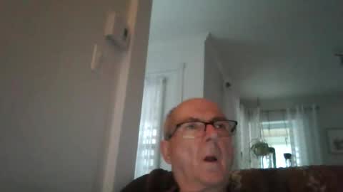 Snapshot of bernard1102 chatting on 04/16/26, 11:18 bernard1102 online show from 04/16/26, 11:18