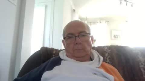 bernard1102 online show from 06/02/26, 07:49
