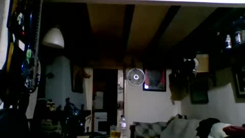 Snapshot of bernichaos77 chatting on 03/22/26, 11:41 bernichaos77 online show from 03/22/26, 11:41