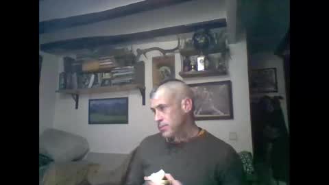 Snapshot of bernichaoss77 chatting on 12/31/24, 08:45 bernichaoss77 online show from 12/31/24, 08:45