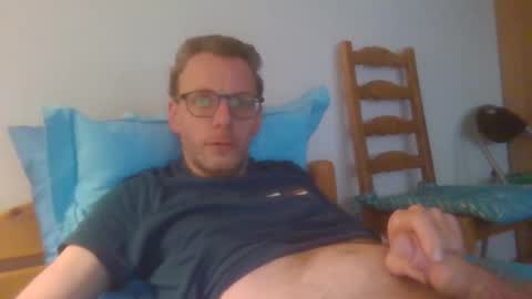 Snapshot of bernie484237 chatting on 03/20/26, 02:33 Bernie online show from 03/20/26, 02:33