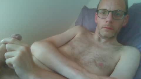 Snapshot of bernie484237 chatting on 06/27/26, 04:56 Bernie online show from 06/27/26, 04:56