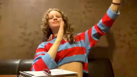 Snapshot of berniecemontell chatting on 09/13/25, 07:24 Sophia online show from 09/13/25, 07:24