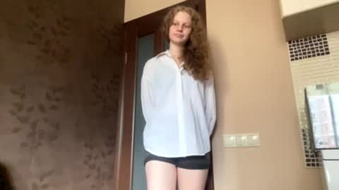 Snapshot of berniecemontell chatting on 09/20/25, 12:06 Sophia online show from 09/20/25, 12:06