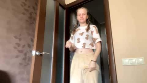 Snapshot of berniecemontell chatting on 10/04/25, 10:57 Sophia online show from 10/04/25, 10:57