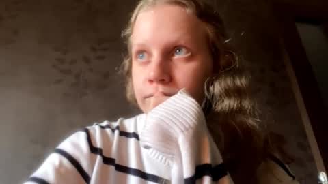 Snapshot of berniecemontell chatting on 10/09/25, 12:14 Sophia online show from 10/09/25, 12:14