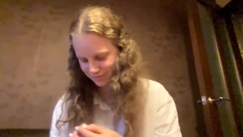 Snapshot of berniecemontell chatting on 10/10/25, 12:37 Sophia online show from 10/10/25, 12:37