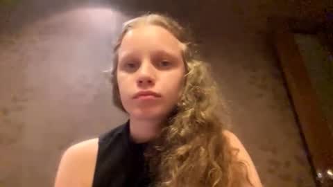 Snapshot of berniecemontell chatting on 10/11/25, 02:04 Sophia online show from 10/11/25, 02:04