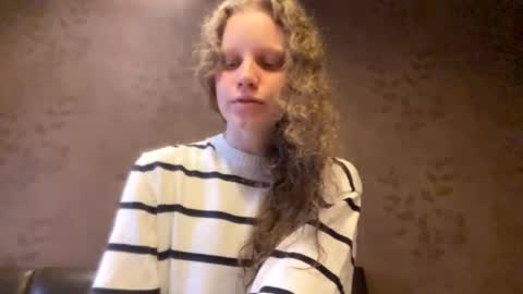 Snapshot of berniecemontell chatting on 10/19/25, 11:11 Sophia online show from 10/19/25, 11:11