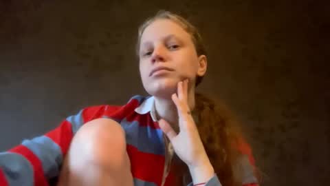 Snapshot of berniecemontell chatting on 10/22/25, 11:43 Sophia online show from 10/22/25, 11:43