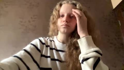 Snapshot of berniecemontell chatting on 10/24/25, 11:50 Sophia online show from 10/24/25, 11:50