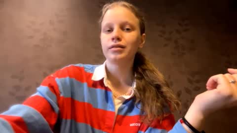 Snapshot of berniecemontell chatting on 10/26/25, 11:05 Sophia online show from 10/26/25, 11:05