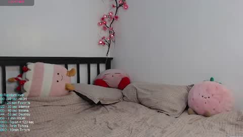 Snapshot of berrybliiss chatting on 06/28/26, 04:07 SnowClairee online show from 06/28/26, 04:07