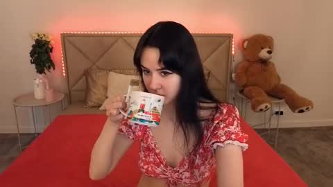 Snapshot of berrydiva chatting on 03/19/26, 07:23 Violette online show from 03/19/26, 07:23