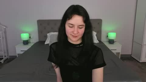 Snapshot of berrydiva chatting on 04/27/26, 08:18 Violette online show from 04/27/26, 08:18