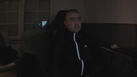 Snapshot of berto3389 chatting on 12/18/25, 01:44 berto3389 online show from 12/18/25, 01:44