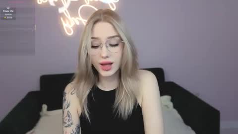 Danny and Kira online show from 10/17/25, 08:28