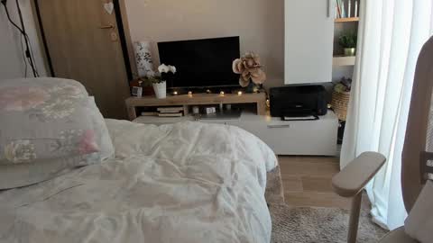 Vicky   online show from 03/06/25, 11:58