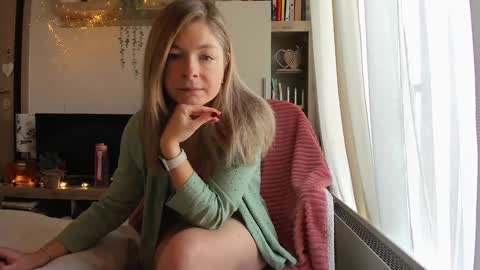 Snapshot of bestgirl_ofthe_neighborhood chatting on 01/07/26, 08:06 Vicky online show from 01/07/26, 08:06