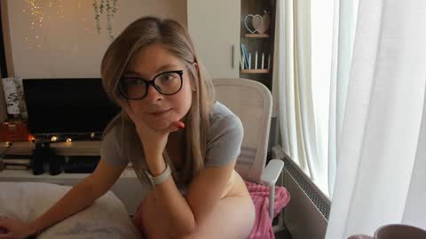 Snapshot of bestgirl_ofthe_neighborhood chatting on 02/26/26, 07:51 Vicky online show from 02/26/26, 07:51