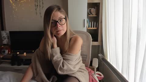 Snapshot of bestgirl_ofthe_neighborhood chatting on 03/19/26, 08:07 Vicky online show from 03/19/26, 08:07