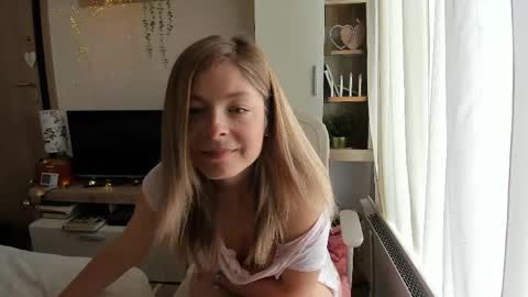 Snapshot of bestgirl_ofthe_neighborhood chatting on 04/15/26, 10:00 Vicky online show from 04/15/26, 10:00