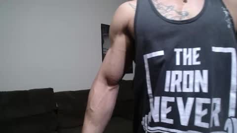 Snapshot of bestmuscle chatting on 04/28/26, 02:27 bestmuscle online show from 04/28/26, 02:27