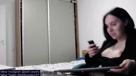 Snapshot of bethanylenz chatting on 12/20/25, 12:07 bethanylenz online show from 12/20/25, 12:07