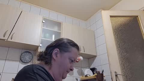 Snapshot of bethnorth chatting on 10/08/25, 02:20 bethnorth online show from 10/08/25, 02:20