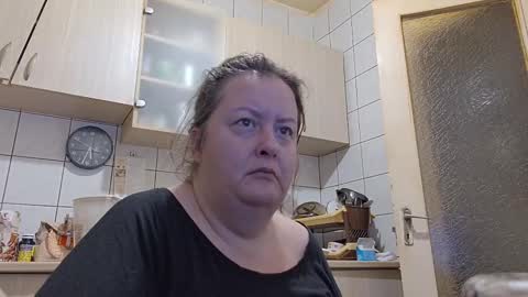 Snapshot of bethnorth chatting on 10/09/25, 02:31 bethnorth online show from 10/09/25, 02:31