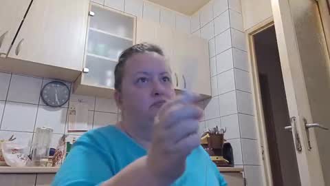 Snapshot of bethnorth chatting on 10/20/25, 02:23 bethnorth online show from 10/20/25, 02:23