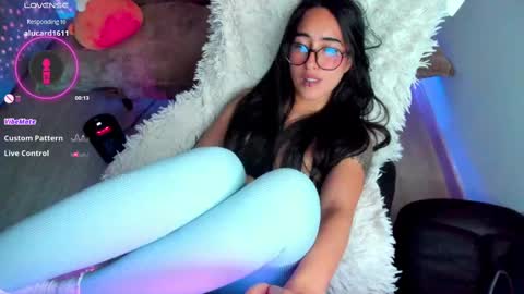 Snapshot of betsabe_butlers_ chatting on 02/27/25, 04:09  Automatic Espresso Coffee Maker50000tkns left    online show from 02/27/25, 04:09