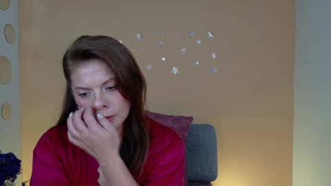 Snapshot of betsy_anub chatting on 05/30/26, 05:43 LINDA online show from 05/30/26, 05:43