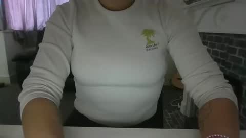 Snapshot of betty199175798 chatting on 09/21/25, 01:35 betty199175798 online show from 09/21/25, 01:35