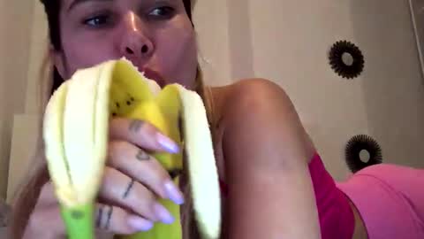 Snapshot of betty199175798 chatting on 10/09/25, 08:34 betty199175798 online show from 10/09/25, 08:34