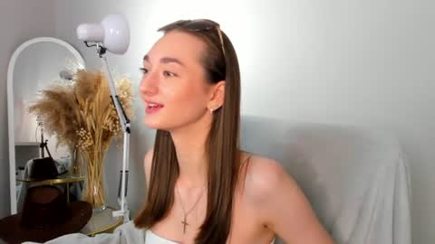 Snapshot of betty_watts chatting on 06/18/26, 01:17 Kelly online show from 06/18/26, 01:17