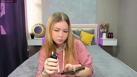 Mila Sweet online show from 09/17/25, 04:47