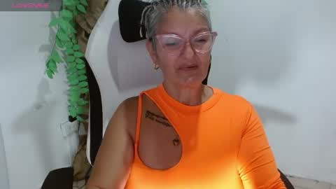 Snapshot of bety_cum3 chatting on 04/19/26, 06:32 bibiana online show from 04/19/26, 06:32