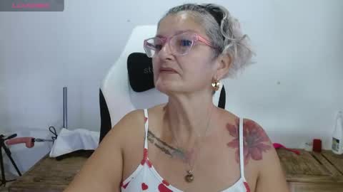 Snapshot of bety_cum3 chatting on 04/28/26, 10:42 bibiana online show from 04/28/26, 10:42