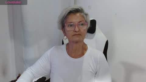 Snapshot of bety_cum3 chatting on 05/03/26, 09:32 bibiana online show from 05/03/26, 09:32