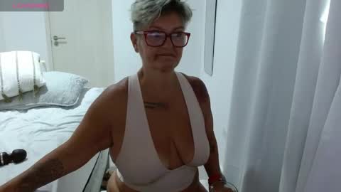 Snapshot of bety_cum3 chatting on 05/24/26, 03:06 bibiana online show from 05/24/26, 03:06