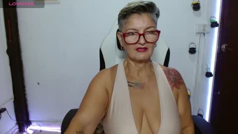 Snapshot of bety_cum3 chatting on 06/17/26, 03:35 bibiana online show from 06/17/26, 03:35