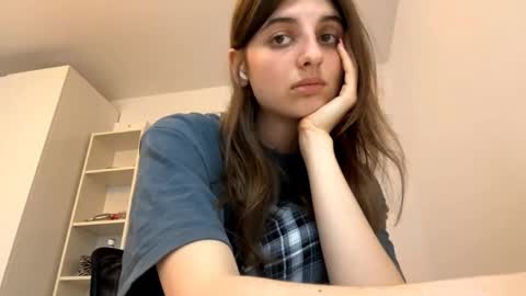 Snapshot of beulahweikert chatting on 05/22/26, 05:29 Lina online show from 05/22/26, 05:29