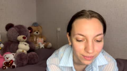 Snapshot of bevvanwoert chatting on 03/28/26, 08:19 Bella online show from 03/28/26, 08:19