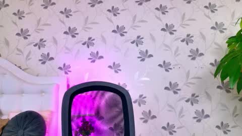 Snapshot of bewitching_eva chatting on 09/12/25, 07:19 Eva online show from 09/12/25, 07:19