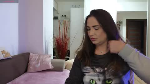   BeyonceDoll       Twitter DollBeyonce    online show from 02/24/26, 08:07