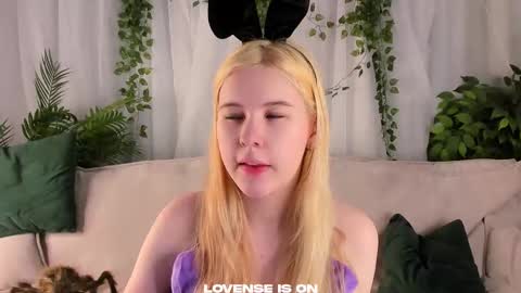 Eliz online show from 10/26/25, 01:33