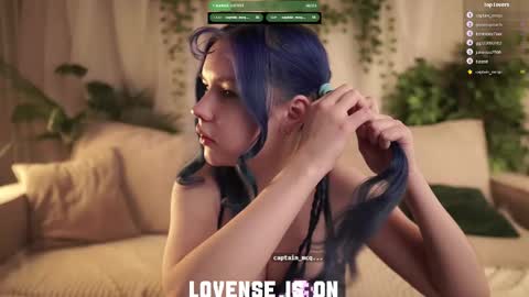 Eliz online show from 12/20/25, 01:23