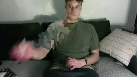 Snapshot of bgnzzz chatting on 11/23/25, 05:35 bgnzzz online show from 11/23/25, 05:35